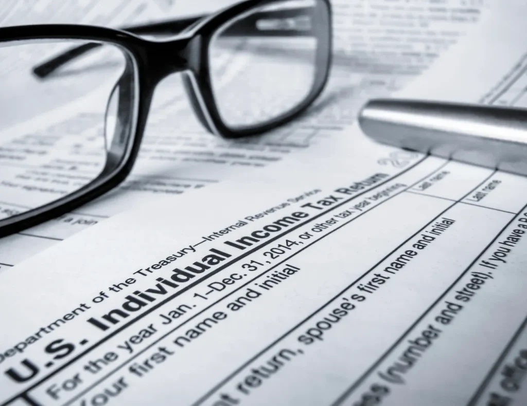 Filing an Individual Income Tax Return Image